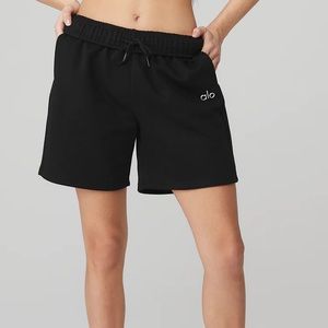 ALO ACCOLADE SWEAT SHORTS SIZE XS